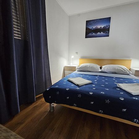 Modern Apartment Nikola In A Quiet Area Kastel Stari Ngoại thất bức ảnh