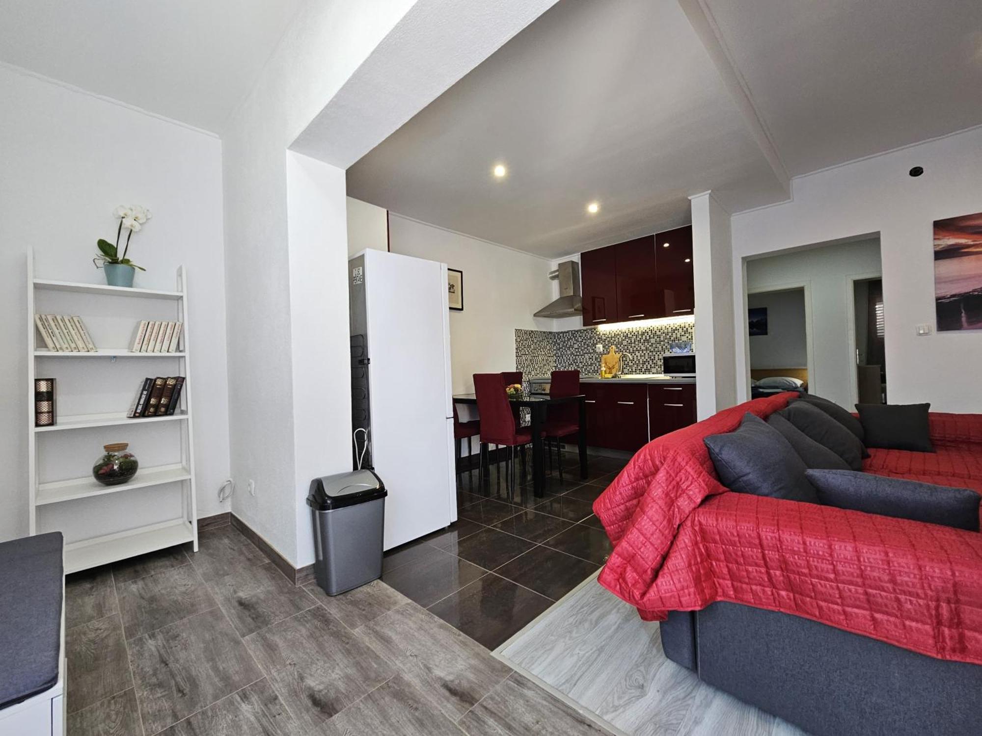 Modern Apartment Nikola In A Quiet Area Kastel Stari Ngoại thất bức ảnh